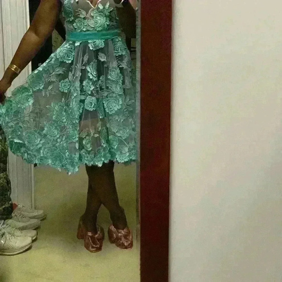 Gorgeous Turquoise and Silver hand made lace dress. - Picture 4 of 13